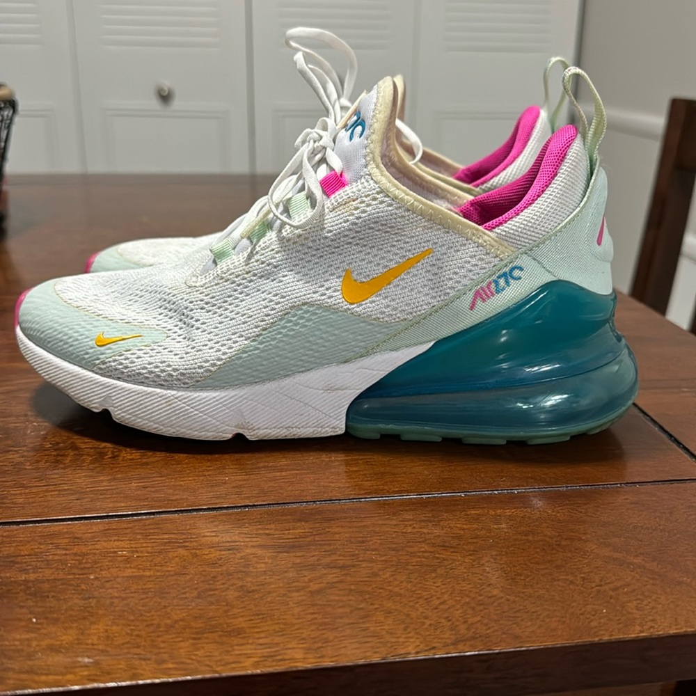 Nike 270